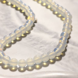 Бусины на нити шар №6 «Лунный камень» (65 бусин)