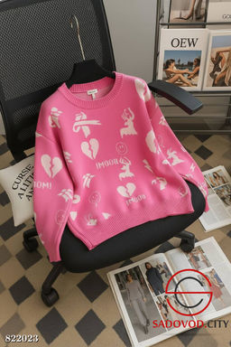 Теплый свитер с рисунком