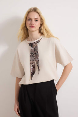 Tas Oversize/Genis Kal?p Fular Detayl? Uzun 30/2 Penye Suprem Orme T-Shirt TWOSS26TS00057