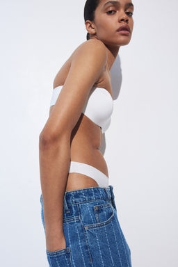 Sujetador bandeau de microfibra con acolchado