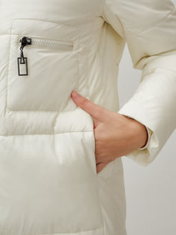 Пальто утепленное стеганное зимнее с капюшоном женское бежевого цвета 9611B - Mtforce фото 9