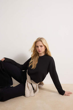 Siyah %100 Kal?n Pamuklu Basic Bisiklet Yaka Oversize/Genis Kal?p Orme T-Shirt TWOAW24TS00013