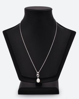 Pearls Melody Кулон с овальной белой жемчужиной декорированный цирконами