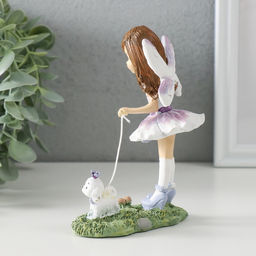 Фигурка полистоун Малышка в сиреневом платье с крыльями, выгуливает собачку, 10?7?13 см