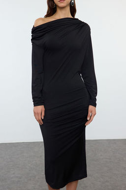 Siyah Fitted/Vucuda Oturan Asimetrik Yaka Midi Orme Elbise TWOAW25EL00457 - Trendyolmilla фото 3