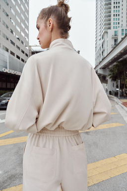 CAZADORA BOMBER CUELLO SUBIDO / Crudo