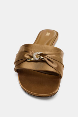 SANDALIA PLANA EFECTO SATINADO / Bronce - Zara фото 5