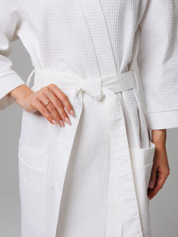 Женский укороченный вафельный халат с планкой белый В-11 (9)