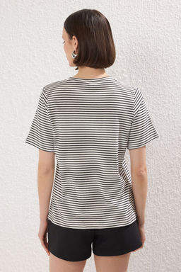 TRENDYOLMILLA Siyah Kalp Nak?sl? Regular/Normal Kal?p Orme T-Shirt TWOSS25TS00141  фото 4