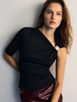 Топ с декоративным узлом / Zarina