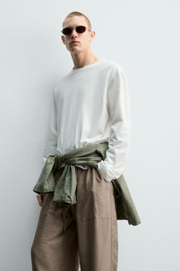 PANTAL?N FLUIDO RELAXED FIT / rosa claro