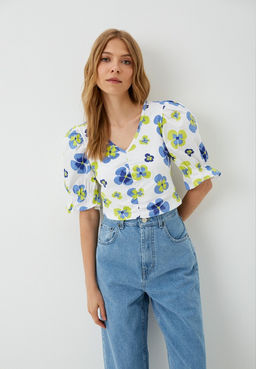 Укороченная блузка с цветочным принтом