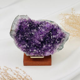 Друза Аметиста на подставке - Радуга самоцветов фото 3