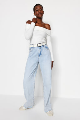 Trendyolmilla Ekru Triko Gorunumlu Carmen Yaka Fitted/Vucuda Oturan Crop Orme Madonna Yaka Bluz TWOAW24BZ00180