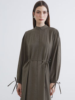 Hakim Yaka Pileli Elbise