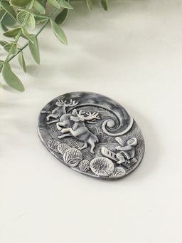 Магнит "Погонщик оленей на фоне северного сияния (барельеф)" 6 см