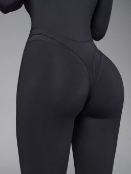 Спортивный комбинезон