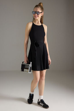 Siyah Dokulu Ask?l? Baglama Detayl? Skater/Belden Ac?lan Mini Orme Elbise TWOSS25EL00794