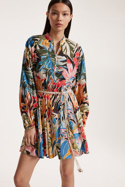 Vestido con cinturon de macrame