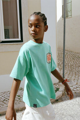 CAMISETA ESTAMPADO / Verde claro