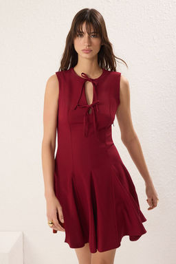 TRENDYOLMILLA Bordo Duz Etegi Belden Ac?lan Baglama Detayl? Mini Dokuma Elbise TWOSS25EL00747  фото 2