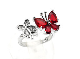 Кольцо бабочка 20*12мм цв.красный Радуга камня