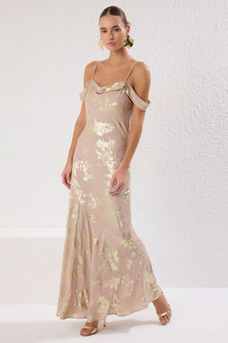 TRENDYOLMILLA Alt?n Soyut Desenli Astarl? Sifon Dokuma Uzun S?k Abiye & Mezuniyet Elbise TPRSS25AE00089