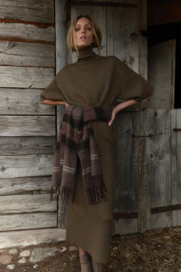 OVERSIZED WOOL HIGH NECK SWEATER