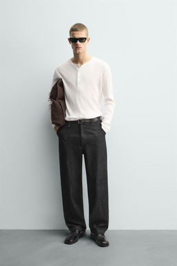 TEXTURED HENLEY COLLAR T-SHIRT