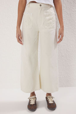 Beyaz Yuksek Bel Nak?s Detayl? Culotte Jeans TWOSS25JE00284 - Trendyolmilla фото 3