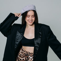 Берет в клетку, серый, р-р 56 см