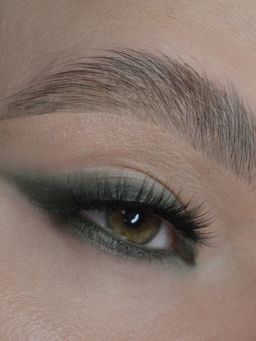 essence Карандаш для глаз Kajal Pencil, 29 Rain Forest  фото 4