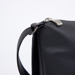 Сумка женская кросс-боди на молнии, 25×8×19 см, чёрная