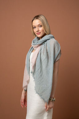 Палантин из вискозы с бахромой