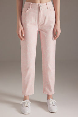 Pembe Sal Desenli Yuksek Bel Mom Jeans TWOSS25JE00237