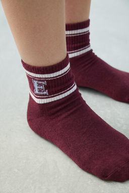 PACK TRES CALCETINES MEDIOS RAYAS VARSITY / Burdeos - Zara фото 5