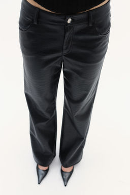 Pantalon revestido de corte recto