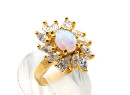 Кольцо позолоченное с японским опалом и стразами, размер 16