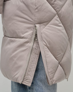 Пальто зимнее утепленное с капюшоном женское светло-коричневого цвета 7637SK - Visdeer фото 14