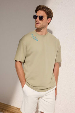 Trendyolmilla Man Mint Oversize/Genis Kesim Tropikal Bask?l? %100 Pamuk T-Shirt TMNSS25TS00218
