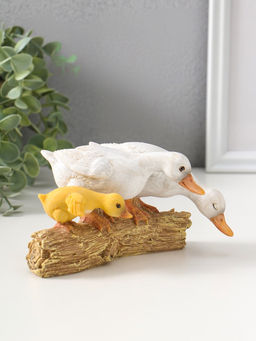 Сувенир полистоун "Утята на брёвнышке" 8,5 см