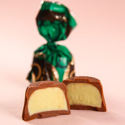 Набор в коробке домике Сказочного года, чай чёрный 50 г., печенье с предсказанием 3 шт., конфеты с кремовой начинкой 100 г. - Фабрика счастья фото 3