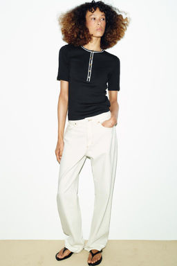 CONTRAST PIPING T-SHIRT