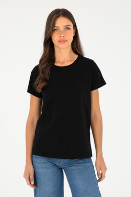 Женская черная базовая футболка Неожиданная скидка в корзине