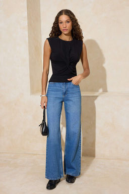 Siyah Duz Fitted Bisiklet Yaka Kolsuz Esnek Orme Bluz TWOSS26BZ00005