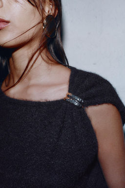 SLEEVELESS KNIT JUMPER WITH BROOCH - Zara фото 2