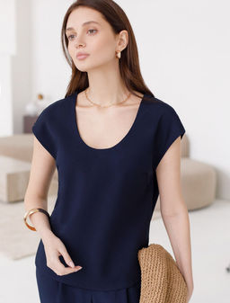 Блузка с U вырезом скроенная по косой из плотного лиоцелла