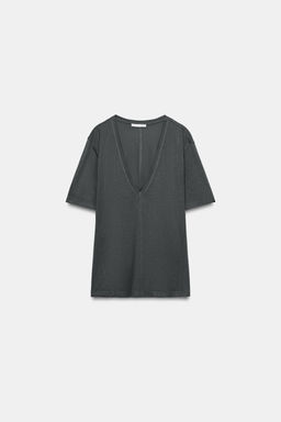 CAMISETA ESCOTE PICO FLUIDA / Plomo oscuro