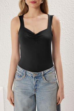Siyah Buzgu/Drape Detayl? Fitted/Vucuda Oturan C?tc?tl? Esnek Orme Body TWOSS25BD00005