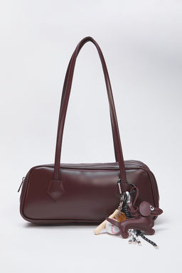 Kahverengi Kopek ve Beyzbol Figurlu Charm Detayl? Kad?n Mini Bowling Omuz Canta TAKSS25OC00021